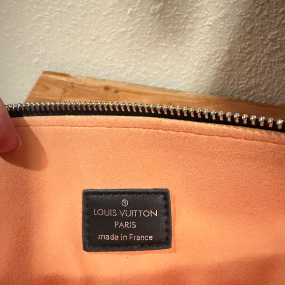 Black Leather Crossbody/Shoulder Bag, Never Used - Picture 10 of 13